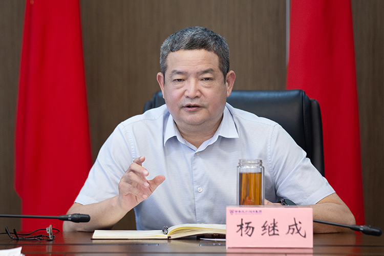 A08Y9025xiu=.jpg